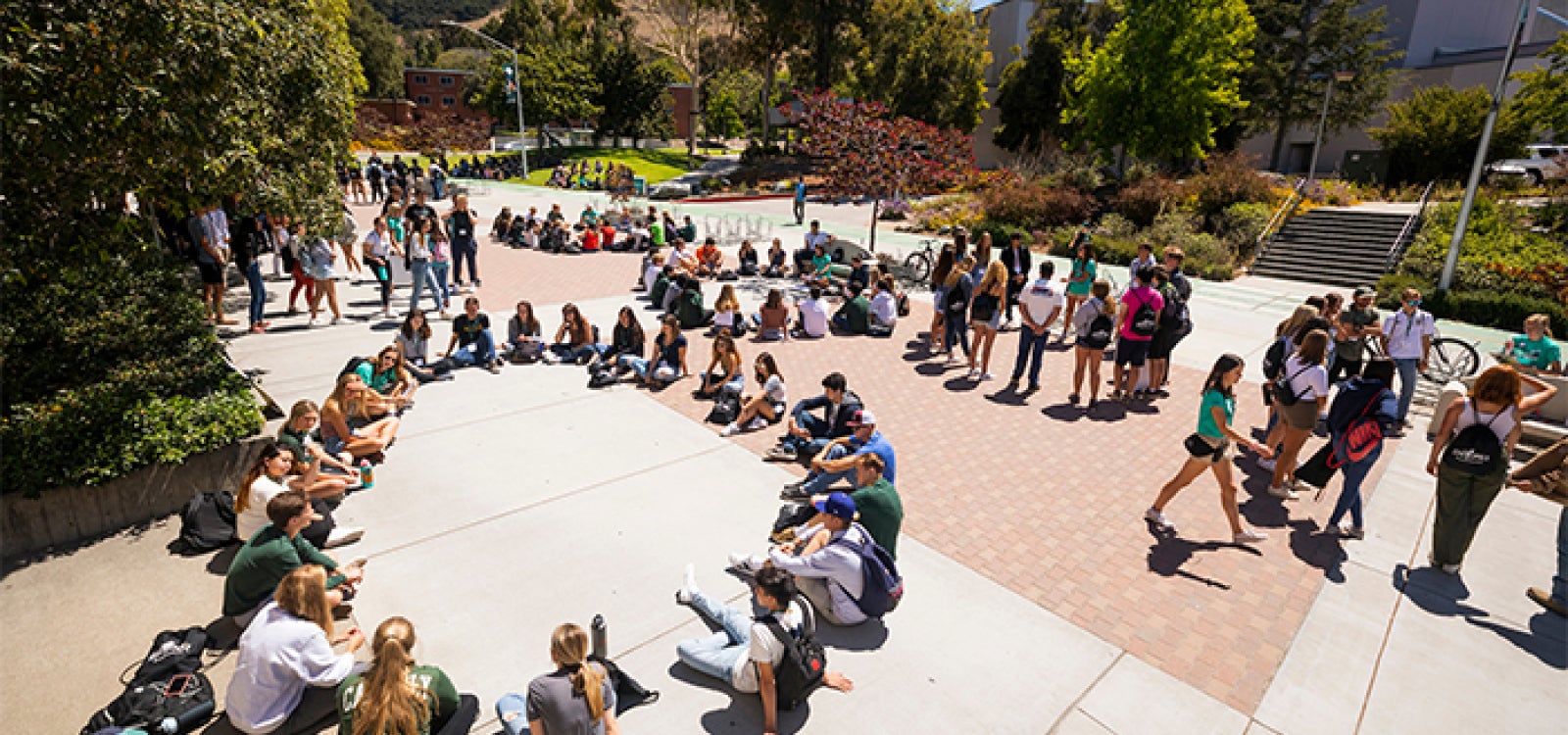 Students gather for a SLODays summer orientation program