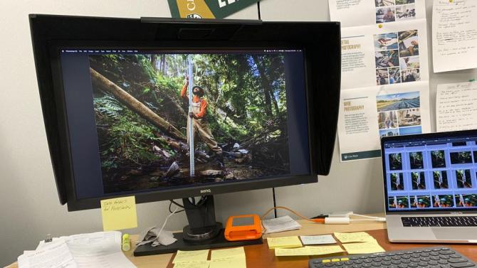 A communicator's workspace featuring a photoshelter image