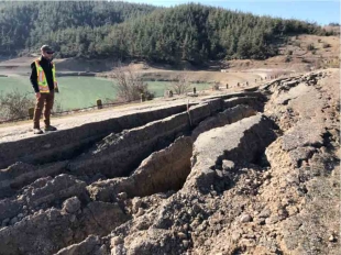 Robb Moss investigates crest cracking of an embankment dam  in Turkey