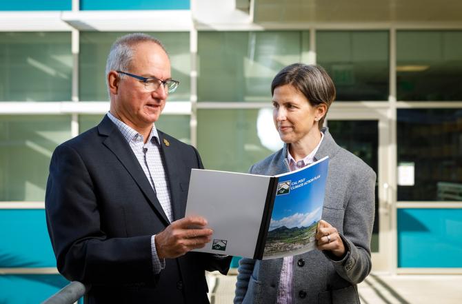 Prof. Michael Boswell shows fellow faculty a report